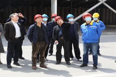 生态情形部科财司副司长付川一行考察由NG电子游戏纸业肩负的国家科技重大专项树模工程