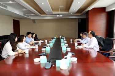 平湖市关工委主任邱其良莅临NG电子游戏纸业调研下一代事情