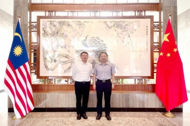 NG电子游戏纸业总司理王志明造访中国驻马来西亚大使欧阳玉靖