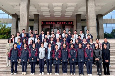 平湖市当湖高级中学研学团队走进NG电子游戏纸业