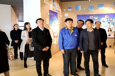 2020年1月3日，，，时任浙江省民政厅党组成员、副厅长江宇莅临NG电子游戏纸业调研企业生长情形、党建事情
